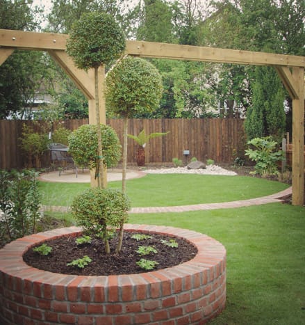 Contemporary circular lawn design